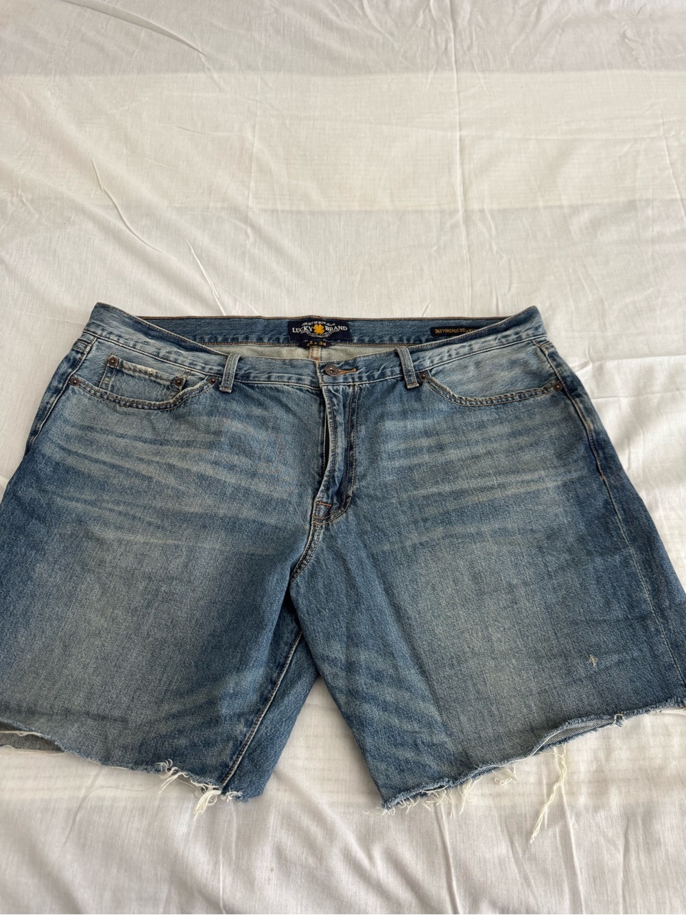 Lucky Brand Medium Wash Denim Jeans - Blue